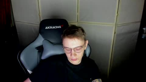 Snapshot of aron_neall chatting on December 24, 7:39 am biggest penis  online show from December 24, 7:39 am