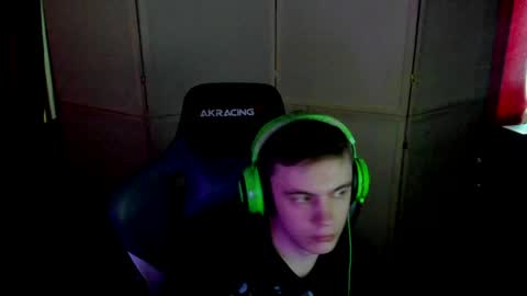Snapshot of aron_neall chatting on January 13, 9:41 am biggest penis  online show from January 13, 9:41 am