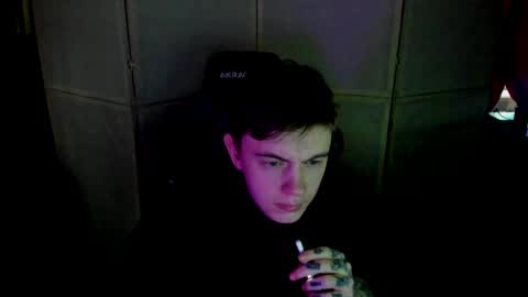 Snapshot of aron_neall chatting on February 18, 6:26 am biggest penis  online show from February 18, 6:26 am
