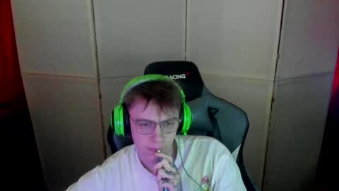 Snapshot of aron_neall chatting on March 7, 6:57 am biggest penis  online show from March 7, 6:57 am