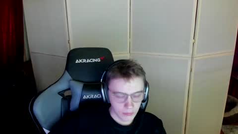 Snapshot of aron_neall chatting on December 25, 10:17 am biggest penis  online show from December 25, 10:17 am