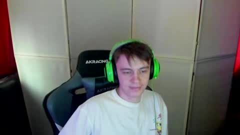 Snapshot of aron_neall chatting on March 8, 8:08 am biggest penis  online show from March 8, 8:08 am