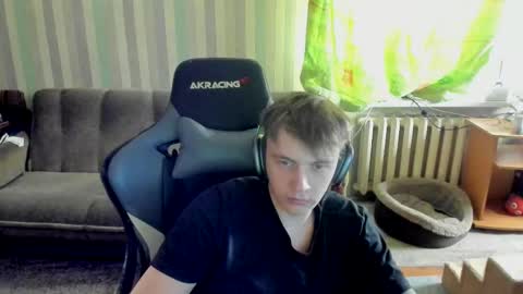 Snapshot of aron_neall chatting on October 9, 9:14 am biggest penis  online show from October 9, 9:14 am