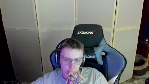 Snapshot of aron_neall chatting on December 5, 4:56 pm biggest penis  online show from December 5, 4:56 pm