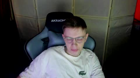 Snapshot of aron_neall chatting on January 6, 7:31 am biggest penis  online show from January 6, 7:31 am