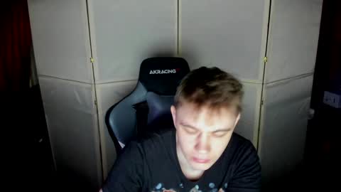 Snapshot of aron_neall chatting on January 15, 6:33 am biggest penis  online show from January 15, 6:33 am