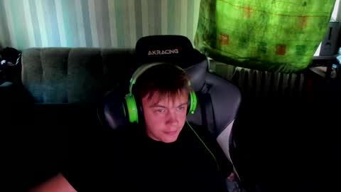 Snapshot of aron_neall chatting on September 26, 7:28 am biggest penis  online show from September 26, 7:28 am