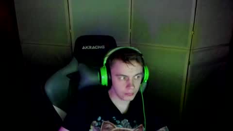 Snapshot of aron_neall chatting on February 25, 3:52 am biggest penis  online show from February 25, 3:52 am
