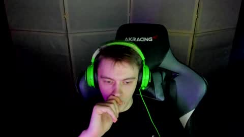 Snapshot of aron_neall chatting on December 21, 4:30 am biggest penis  online show from December 21, 4:30 am