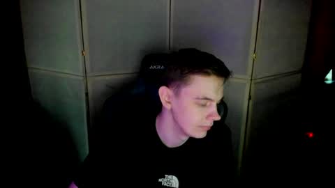 Snapshot of aron_neall chatting on January 23, 7:32 am biggest penis  online show from January 23, 7:32 am