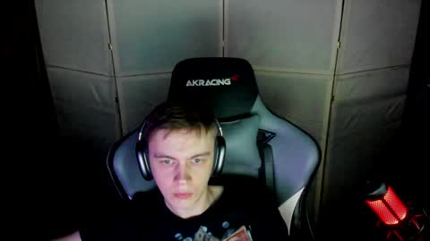 Snapshot of aron_neall chatting on January 11, 7:17 am biggest penis  online show from January 11, 7:17 am