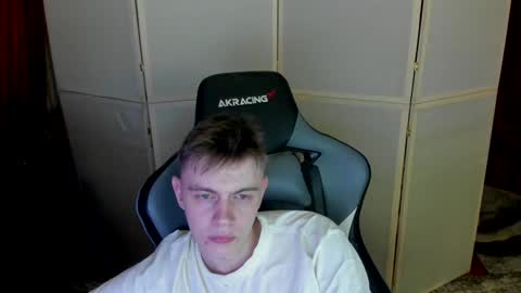 Snapshot of aron_neall chatting on December 31, 6:05 am biggest penis  online show from December 31, 6:05 am