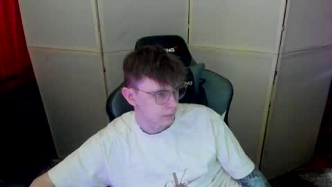 Snapshot of aron_neall chatting on March 10, 9:12 am biggest penis  online show from March 10, 9:12 am