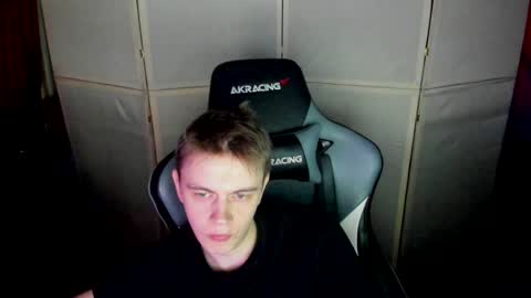Snapshot of aron_neall chatting on December 26, 8:39 am biggest penis  online show from December 26, 8:39 am