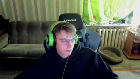 Snapshot of aron_neall chatting on October 1, 9:35 am biggest penis  online show from October 1, 9:35 am