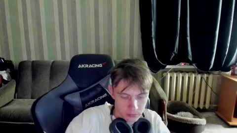 Snapshot of aron_neall chatting on October 16, 6:32 am biggest penis  online show from October 16, 6:32 am