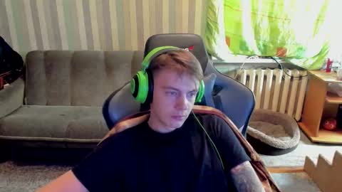 Snapshot of aron_neall chatting on September 30, 9:24 am biggest penis  online show from September 30, 9:24 am