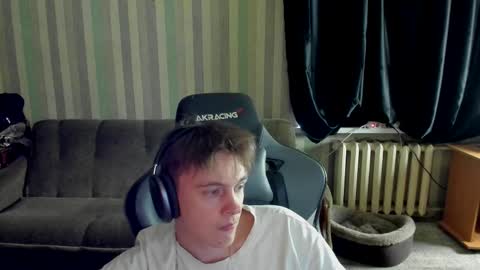 Snapshot of aron_neall chatting on October 13, 5:24 am biggest penis  online show from October 13, 5:24 am