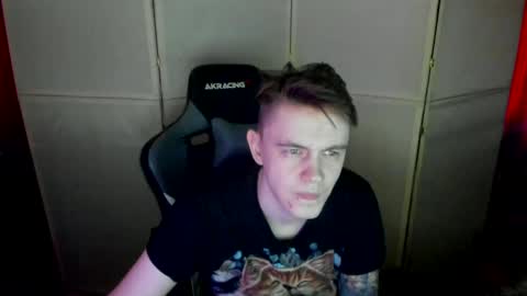 Snapshot of aron_neall chatting on February 24, 5:54 am biggest penis  online show from February 24, 5:54 am