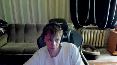 Snapshot of aron_neall chatting on October 15, 6:32 am biggest penis  online show from October 15, 6:32 am