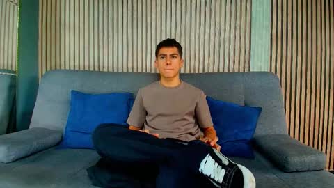 aron_pulse online show from February 12, 1:39 pm