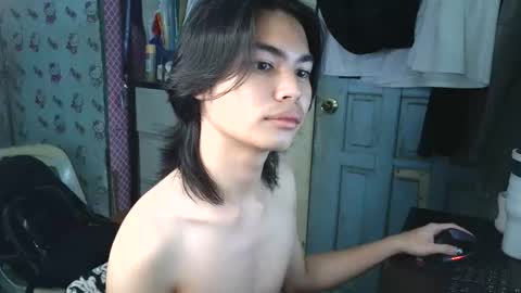 asian_babyboi online show from October 11, 7:34 am
