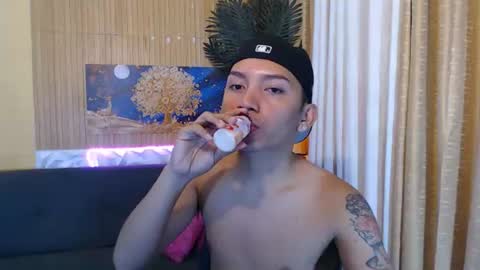 asian_hugedickx online show from February 11, 2:49 am