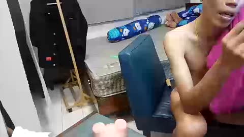 asianthai online show from December 17, 9:49 am