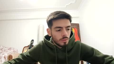 asihandsome06 online show from December 8, 6:28 pm