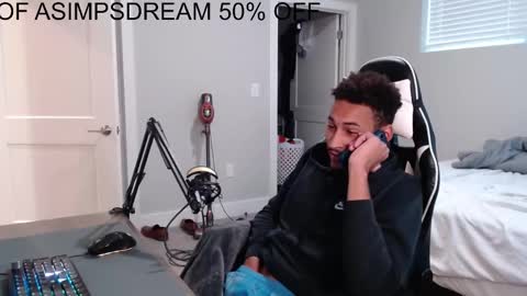 Snapshot of asimpsdream chatting on October 15, 1:19 pm asimpsdream online show from October 15, 1:19 pm