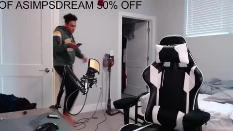 Snapshot of asimpsdream chatting on November 1, 1:37 pm asimpsdream online show from November 1, 1:37 pm