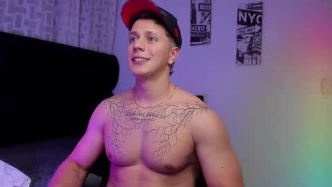 Snapshot of astonhills chatting on October 3, 4:39 am astonhills online show from October 3, 4:39 am