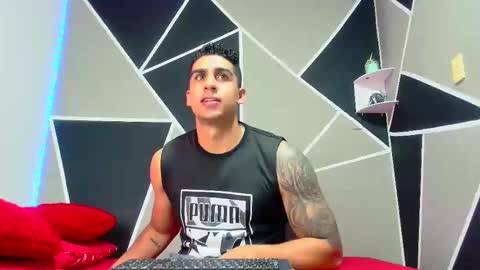 Snapshot of astromgrey chatting on March 7, 8:44 pm Astrom model independent online show from March 7, 8:44 pm