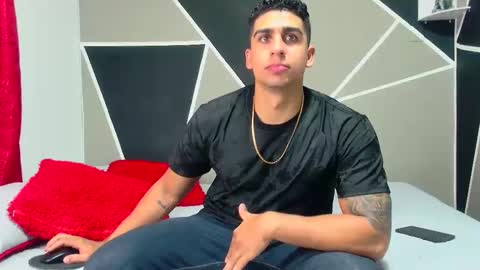 Snapshot of astromgrey chatting on January 18, 10:28 pm Astrom model independent online show from January 18, 10:28 pm