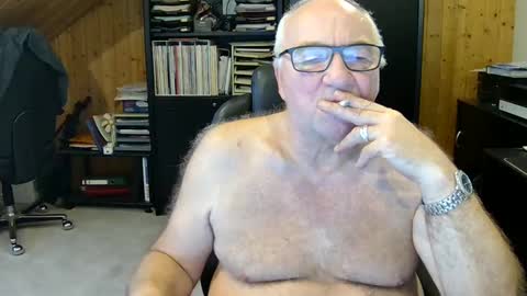 Snapshot of asusandy chatting on January 9, 11:58 am asusandy online show from January 9, 11:58 am