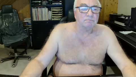 Snapshot of asusandy chatting on January 15, 11:30 pm asusandy online show from January 15, 11:30 pm