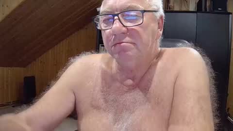 Snapshot of asusandy chatting on October 6, 4:39 am asusandy online show from October 6, 4:39 am