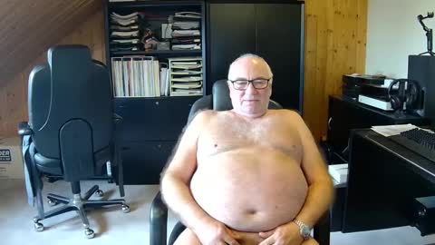 Snapshot of asusandy chatting on December 28, 9:52 am asusandy online show from December 28, 9:52 am