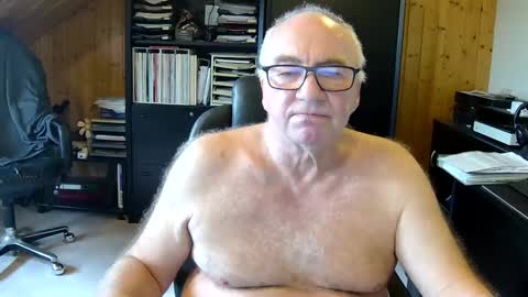 Snapshot of asusandy chatting on January 4, 11:00 am asusandy online show from January 4, 11:00 am