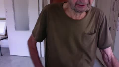 auguste061400 online show from December 3, 9:31 am