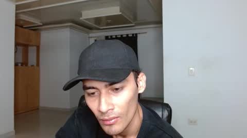 Snapshot of aureliv1 chatting on October 25, 12:45 am Aureliano online show from October 25, 12:45 am