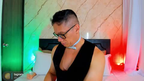 Snapshot of austin_boyjrg chatting on October 16, 11:40 am Austin online show from October 16, 11:40 am