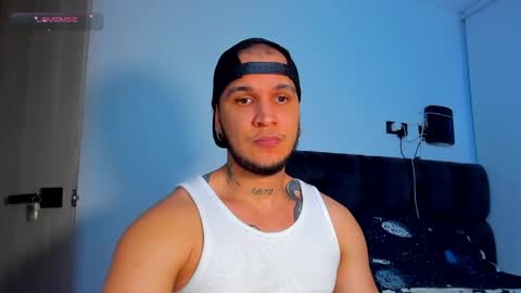 A online show from June 1, 11:16 pm