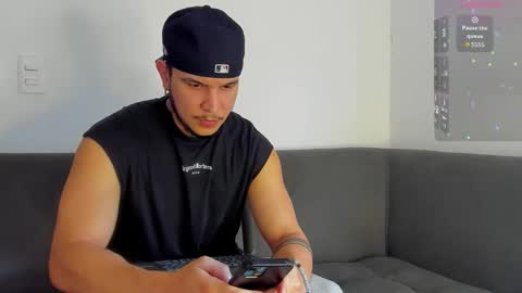 A online show from October 29, 9:40 pm