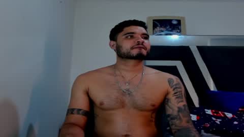 Snapshot of austintorres_ chatting on December 12, 3:21 am AustinTorres  online show from December 12, 3:21 am