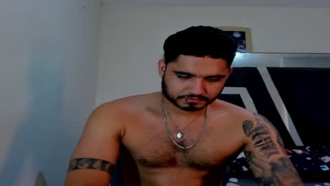 Snapshot of austintorres_ chatting on December 17, 2:44 am AustinTorres  online show from December 17, 2:44 am