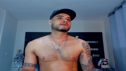 Snapshot of austintorres_ chatting on January 4, 2:25 am AustinTorres  online show from January 4, 2:25 am
