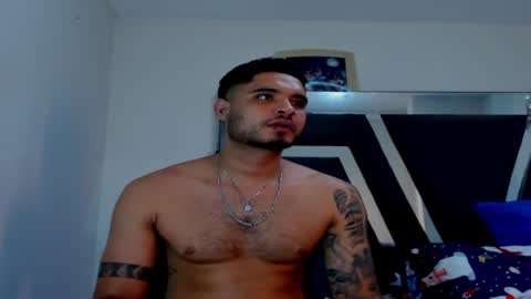 Snapshot of austintorres_ chatting on December 3, 5:08 am AustinTorres  online show from December 3, 5:08 am
