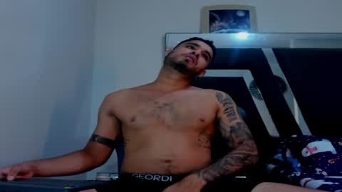 Snapshot of austintorres_ chatting on December 5, 2:31 am AustinTorres  online show from December 5, 2:31 am