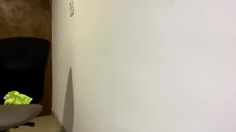 AndrewXxl independent online show from December 22, 12:30 am